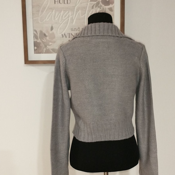 H & M Cable Knit Crop Sweater - Picture 6 of 8